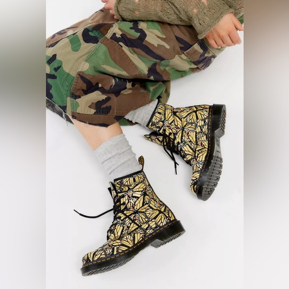 Dr Martens 1460 Butterfly Print Suede Lace Up Boots Size 6 NEW - Picture 1 of 14